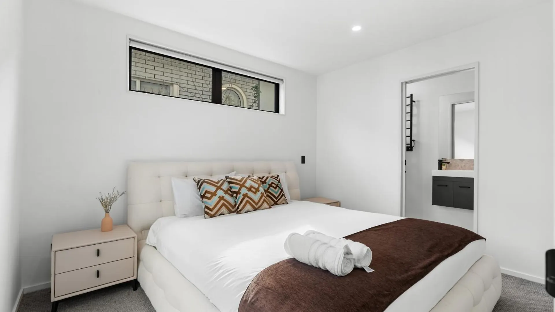 Luxurious City Retreat 3 Bed 3 Bath Near Cbd Christchurch Apartment