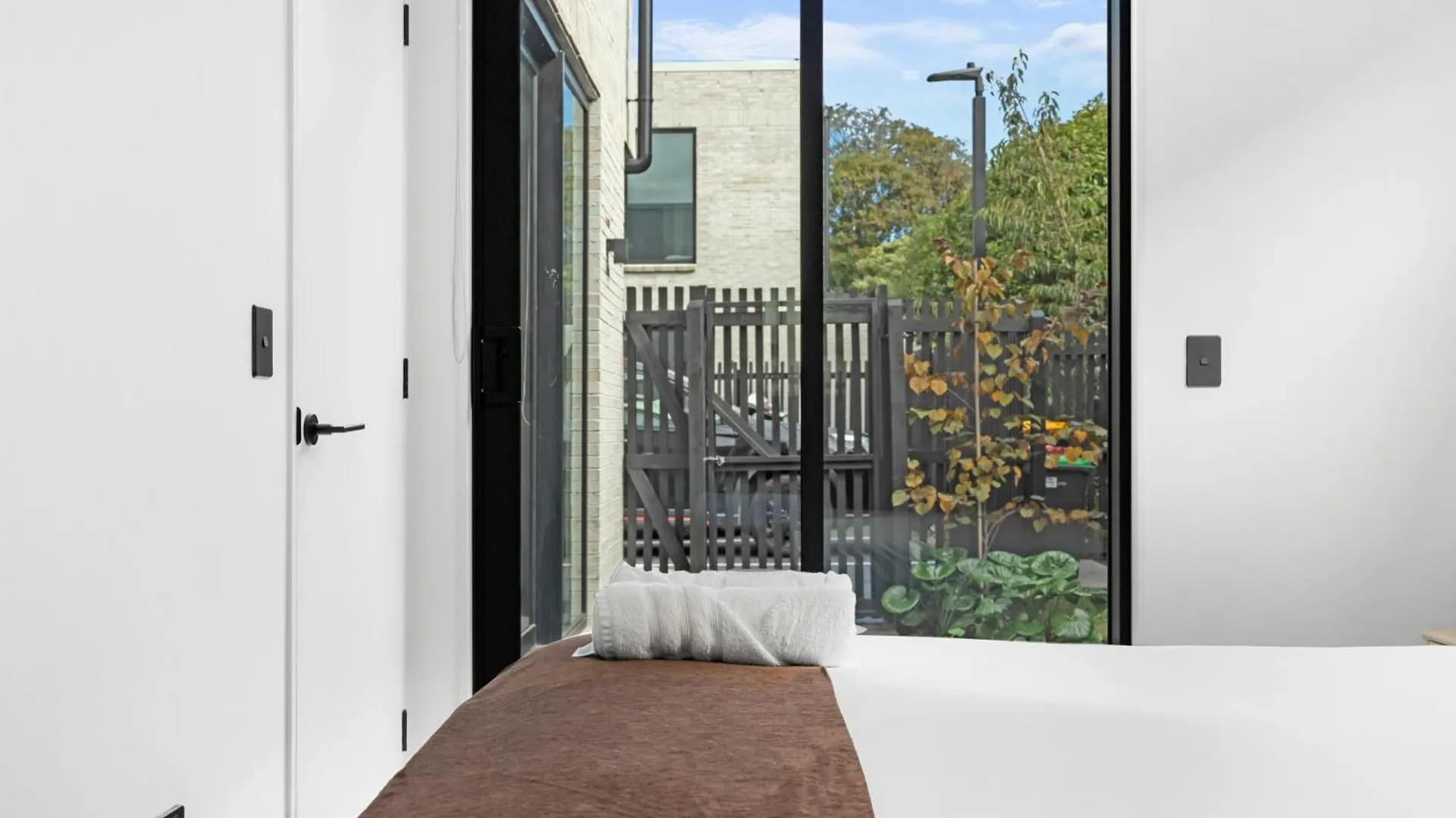 Luxurious City Retreat 3 Bed 3 Bath Near Cbd Christchurch Apartment