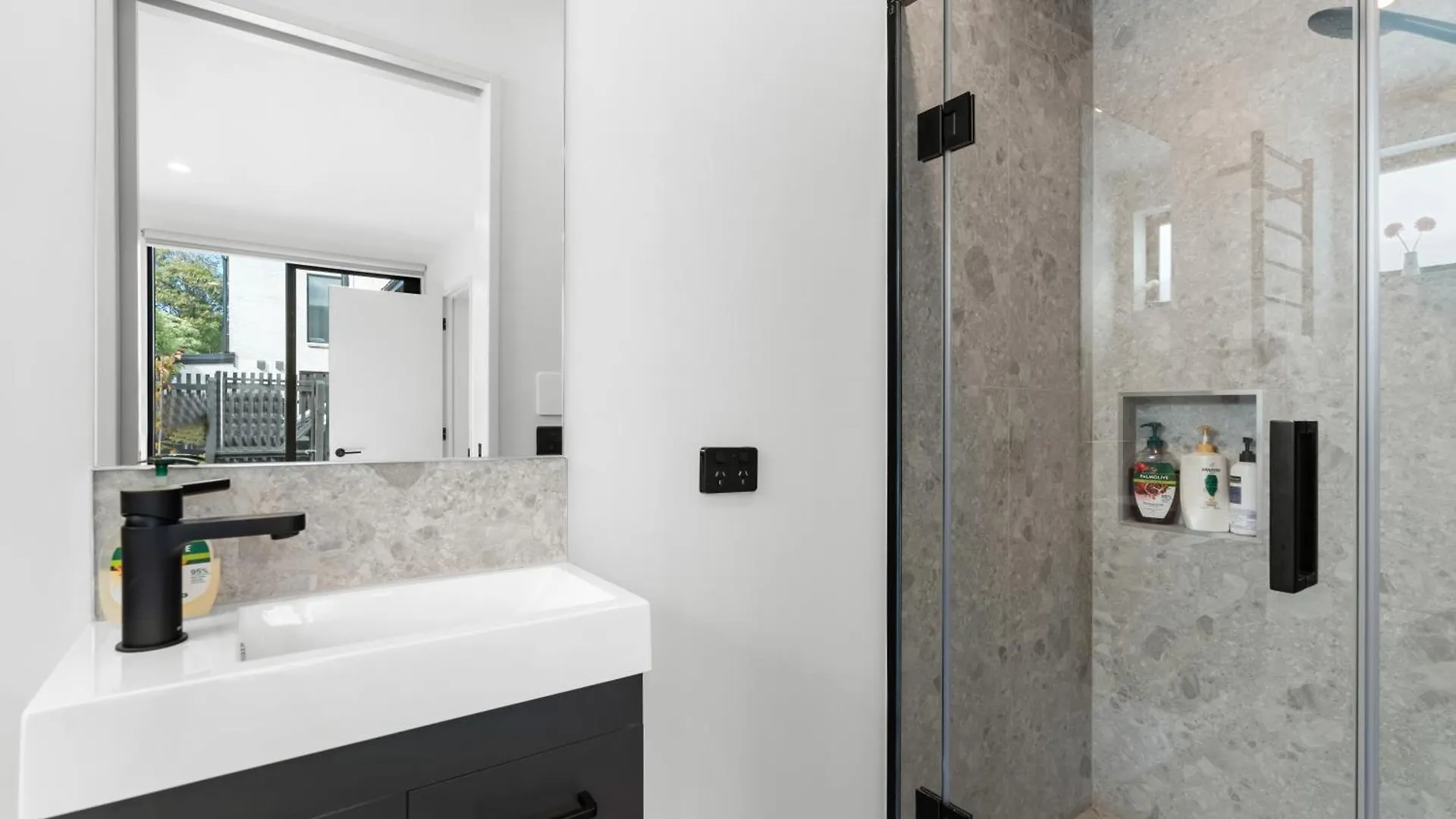 Apartment Luxurious City Retreat 3 Bed 3 Bath Near Cbd Christchurch New Zealand