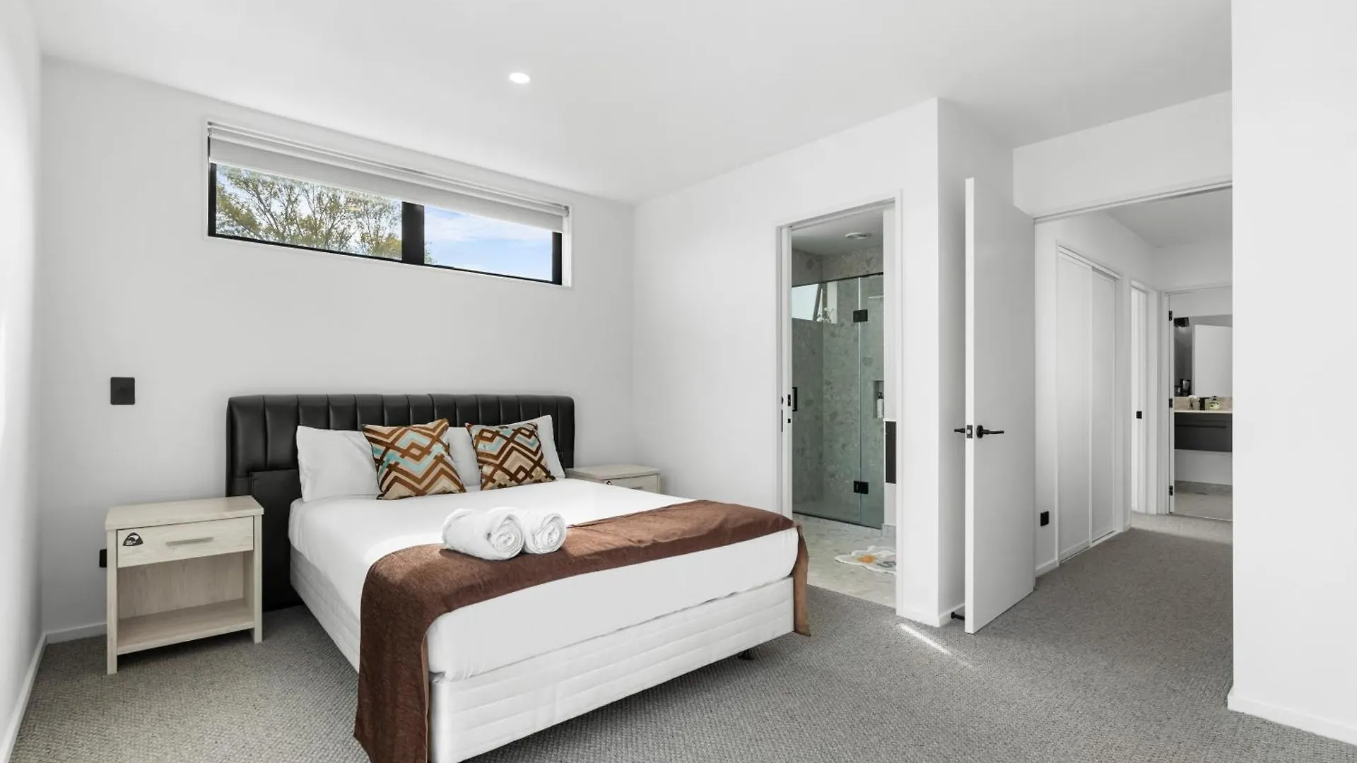 Luxurious City Retreat 3 Bed 3 Bath Near Cbd Christchurch Apartment