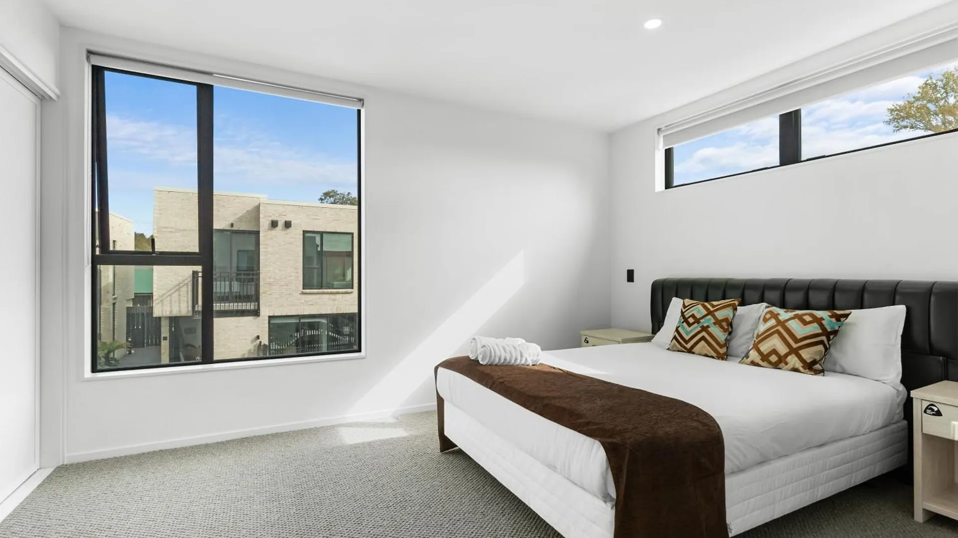 Luxurious City Retreat 3 Bed 3 Bath Near Cbd Christchurch Apartment